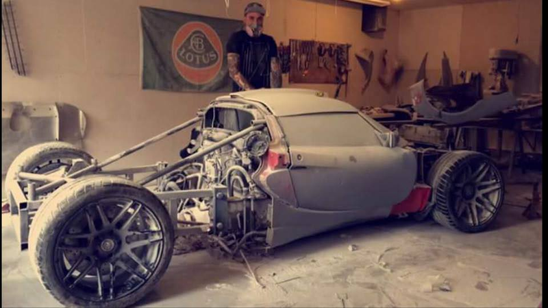 Illustration for article titled Praise All That Is Unholy: Here's A BMW V10 Swapped Into A Lotus Elise
